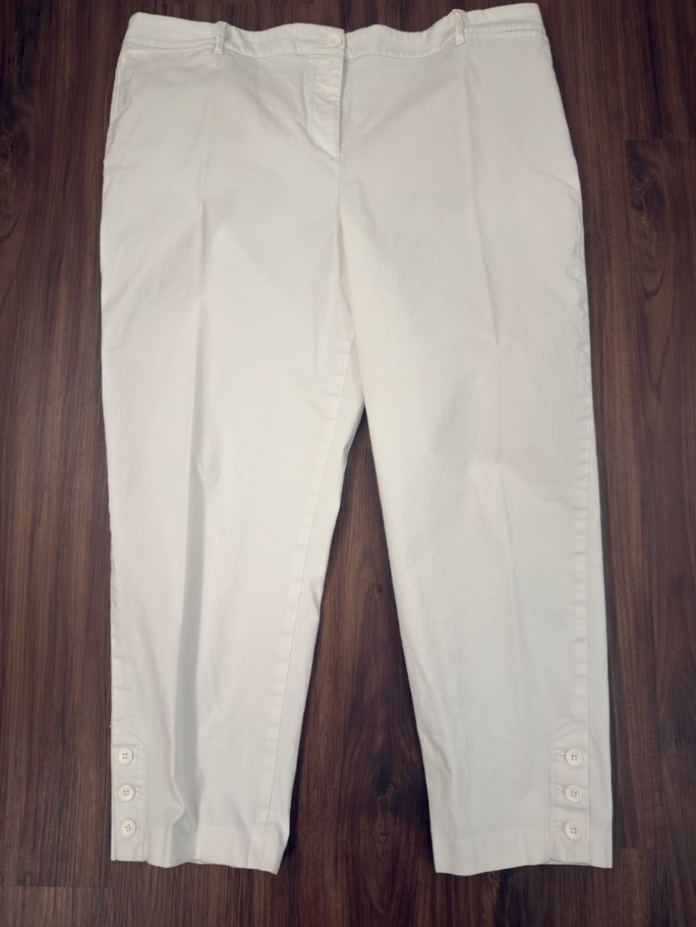 Talbots White Cropped Pants with button detail